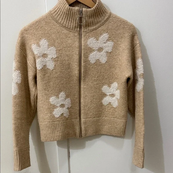 Beige Floral Zip-Up Sweater - Picture 5 of 6